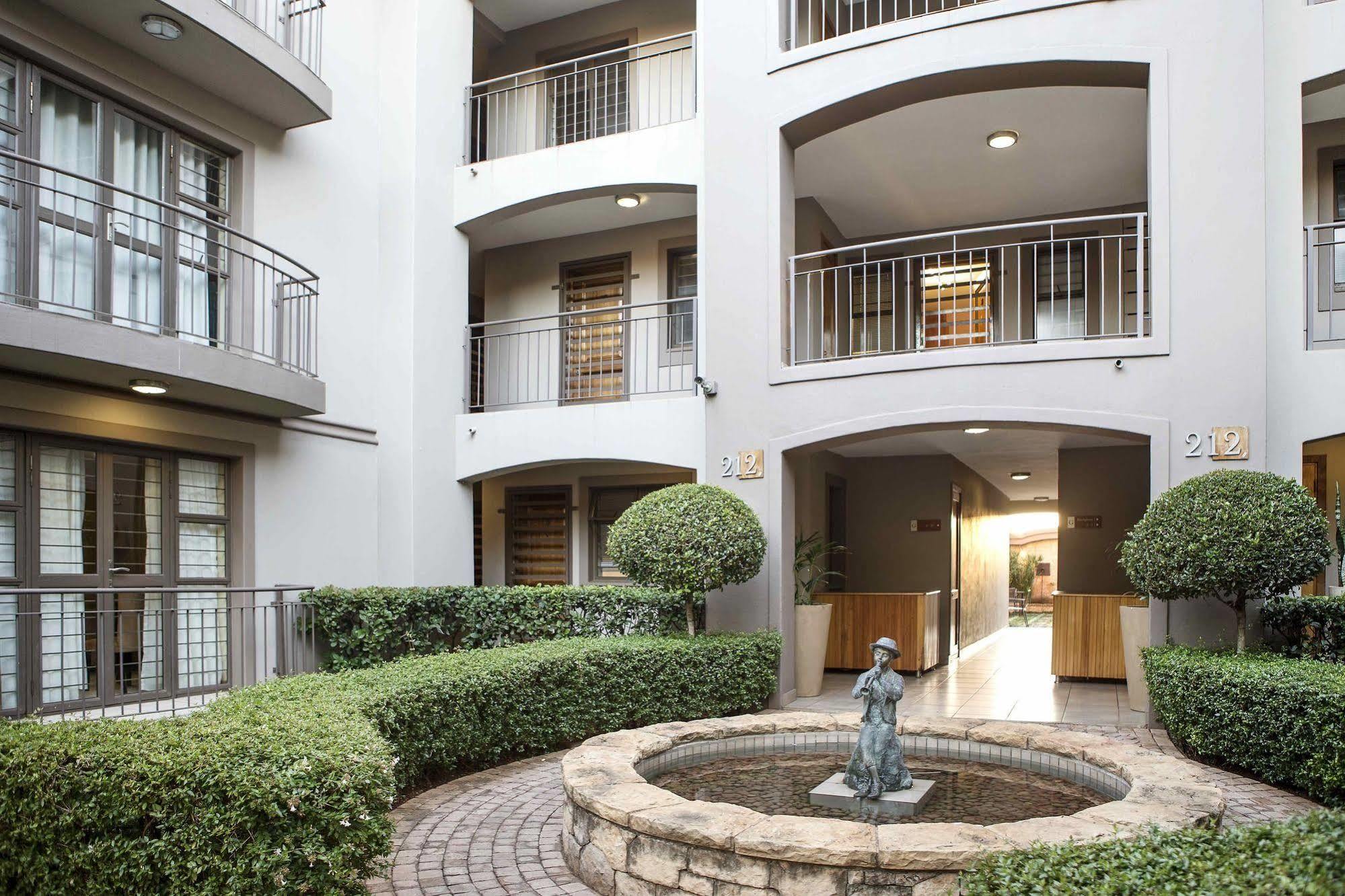 Faircity Grosvenor Gardens พริทอเรีย ภายนอก รูปภาพ